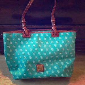 Dooney  Tote